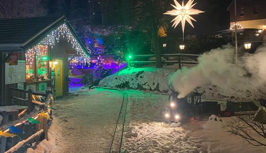 Kleine Sächsische Schweiz - Advent im Miniaturpark - Weihnachtsstern am Sandstein-Laden